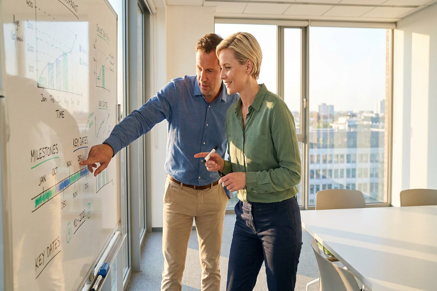 Fractional CFO Hourly Rate vs. Full-Time CFO: Which Is Right for Your Startup?